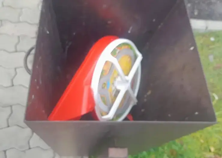 В Красноярске школу №155 эвакуировали из-за детской игрушки