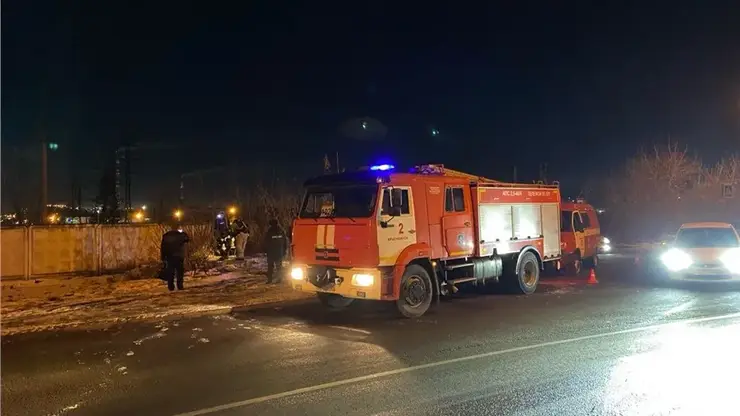 Трое бездомных погибли при пожаре в коллекторе на правом берегу Красноярска (видео)