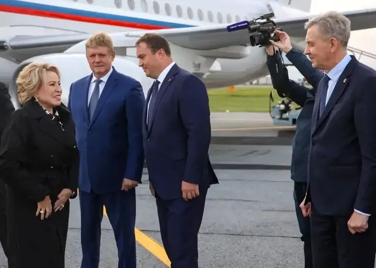 Председатель Совета Федерации Валентина Матвиенко прилетела с рабочим визитом в Омск