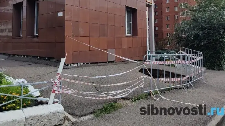 «С такими дождями у нас дом рухнет»: многоэтажка в Железнодорожном районе Красноярска претендует на судьбу дома по улице Бограда