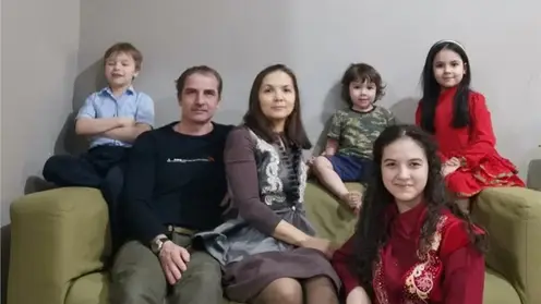 Четыре многодетные семьи из Красноярского края получили медали ордена «Родительская слава»