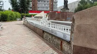 В Красноярске ремонтируют фонтан «Ладья» – один из самых больших в городе