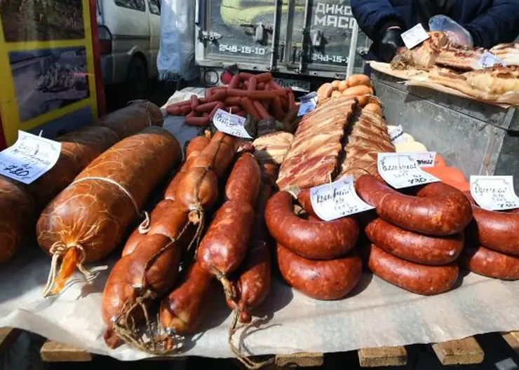 В Красноярске для городской ярмарки приготовят метровую колбасу