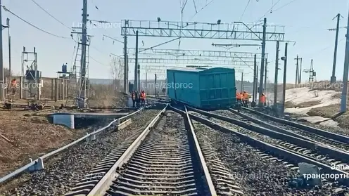Два порожних вагона грузового поезда сошли на станции Зеледеево