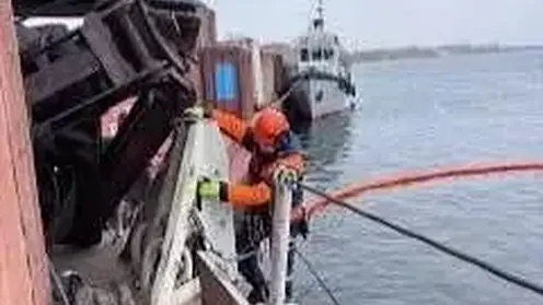 Разлив дизельного топлива на Енисее в Красноярске: спасатели локализуют загрязнение