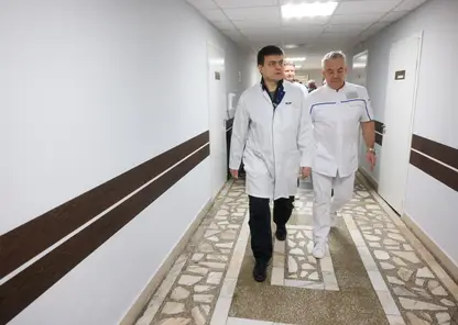 Глава Красноярского края навестил бойцов СВО, проходящих лечение в БСМП