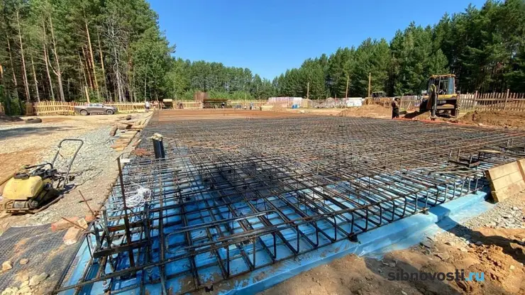 Мэрия Красноярска не разрешала строительство в сквере, где вырубили десяток деревьев