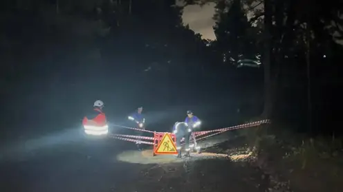 В Октябрьском районе Красноярска из-за дождя размыло дорогу