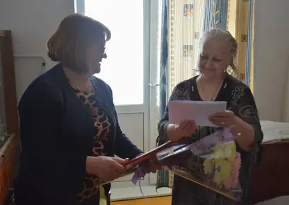 В Красноярске труженицу тыла ВОВ поздравили со 100-летним юбилеем