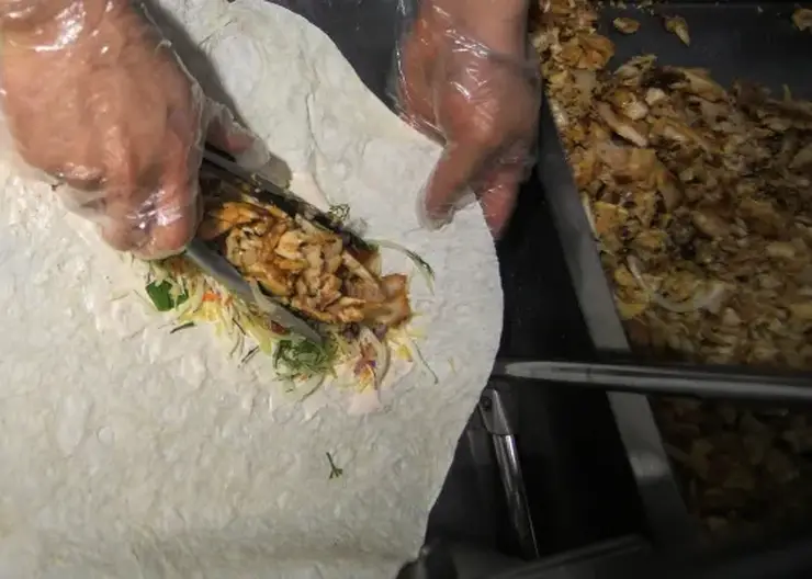 В Иркутске задержан мясной гурман, обчистивший ларек с шаурмой