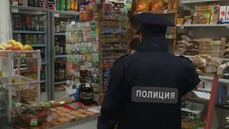 Продавщица продуктового магазина в забайкальском поселке вырвала у грабителя ружье и смогла сорвать его маску