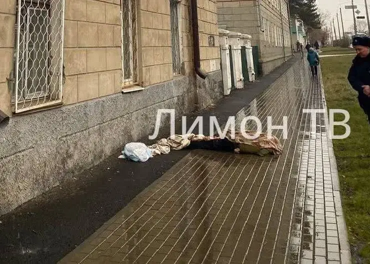 В Канске мужчина насмерть сорвался с четвертого этажа, когда спускался на простынях вниз (видео)