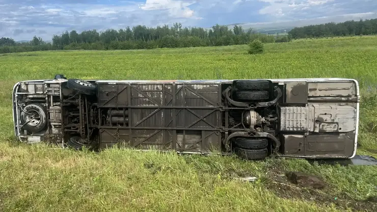 Автобус с детьми попал в ДТП в Красноярском крае: есть пострадавшие