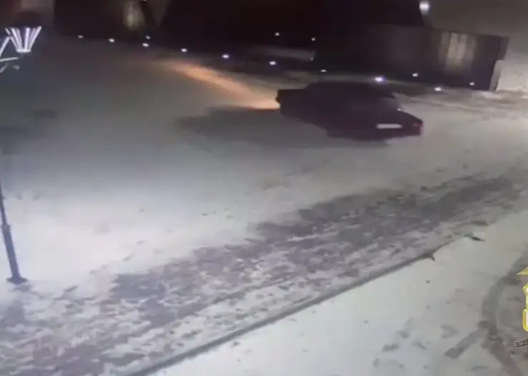 Хулиган без прав проехался на «Жигулях» по территории Мемориала Славы в городе Зима Иркутской области