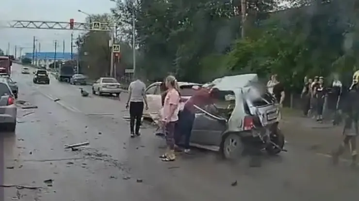 Массовая авария произошла на Пограничников в Красноярске: пострадали 3 человека