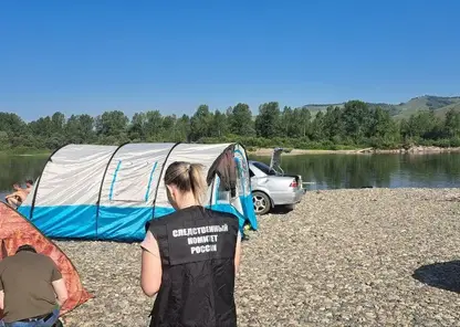 В Красноярском крае утонула годовалая девочка, пока взрослые спали в палатке