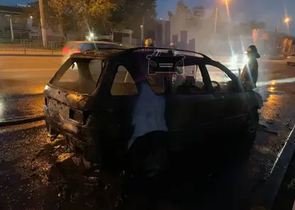 Автомобиль загорелся вечером 18 июля на улице 60 лет Октябре в Красноярске