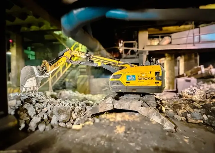 Роботов и краны-пауки привлекли к работе по обновлению Надеждинского металлургического завода