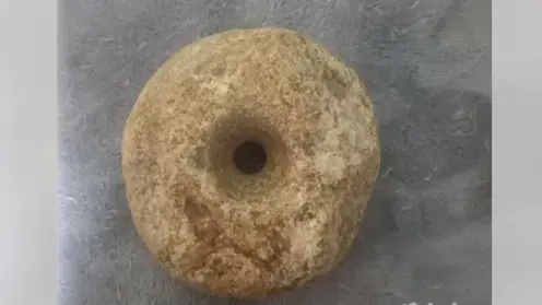 Читинец продает круглый камень с дырой посредине за три миллиона рублей