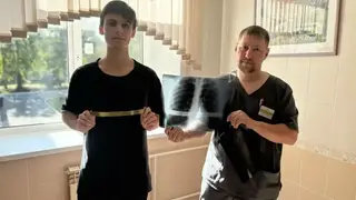 Кузбасские врачи извлекли из грудной клетки подростка 30-сантиметровую пластину