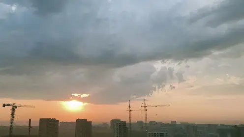 Многих жителей Красноярска, разбудил гром и молнии. Показываем, как выглядел город, пока некоторые спали