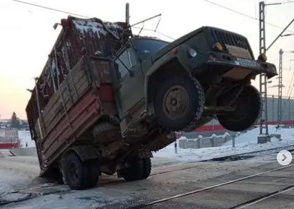 Сотрудница КрасЖД предотвратила ДТП в Иланском