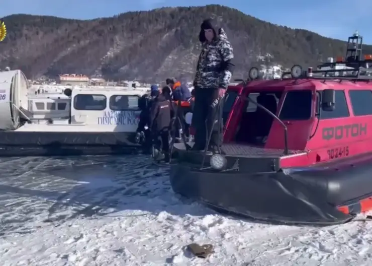 «Хивус» сбил человека на льду Байкала