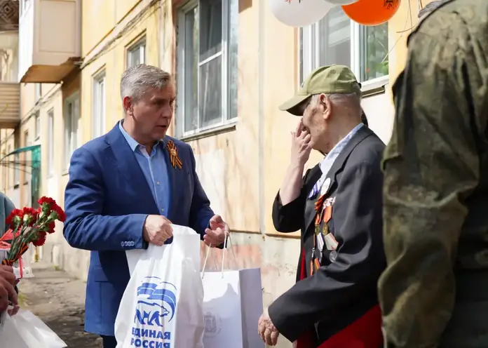 Алексей Додатко поздравил ветерана Великой Отечественной войны Петра Косьяненко