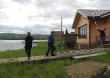 Прокуратура обязала снести незаконные постройки на берегу озера в Шарыповском районе