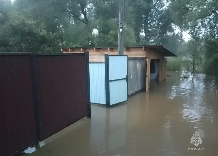 Шесть домов затопило на юге Красноярского края после ливня