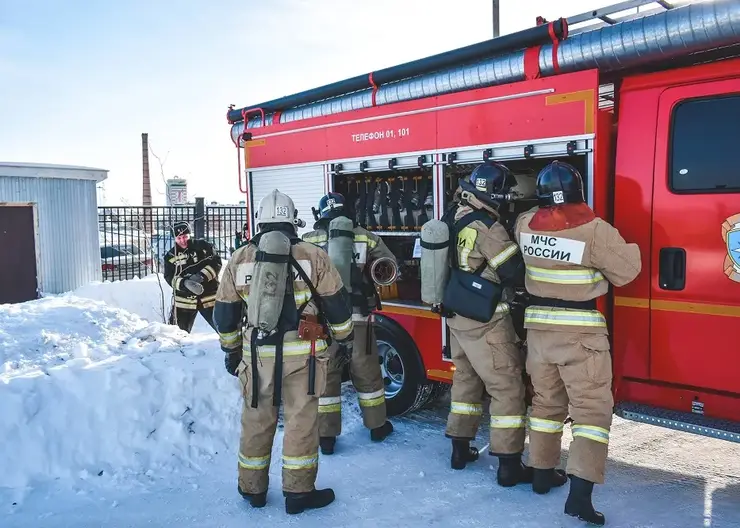 Бензовоз взорвался под Сургутом, пострадали два человека