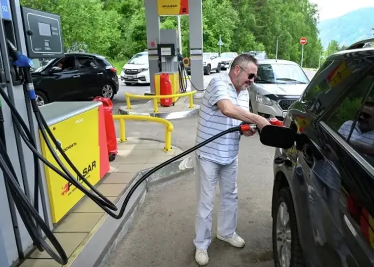 Стабилизация поставок бензина и дизтоплива отмечается на АЗС крупных компаний Красноярска