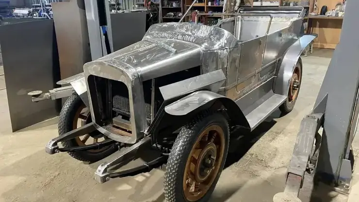 Первый серийный автомобиль Российской империи реставрируют в Красноярске