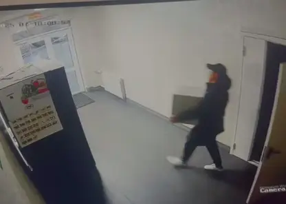 Во Владивостоке парень вынес сейф с деньгами из поликлиники и попался