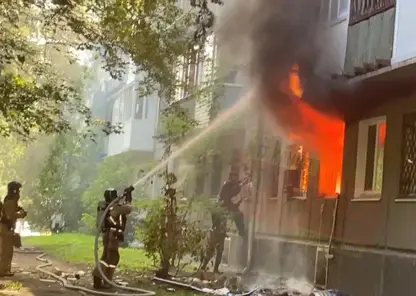 В Ангарске загорелась квартира, мужчина выпрыгнул из окна 4 этажа: перед возгоранием местные слышали хлопок