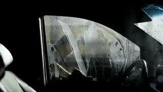 Работник красноярской автомойки украл кредитки клиента 58 тысяч рублей