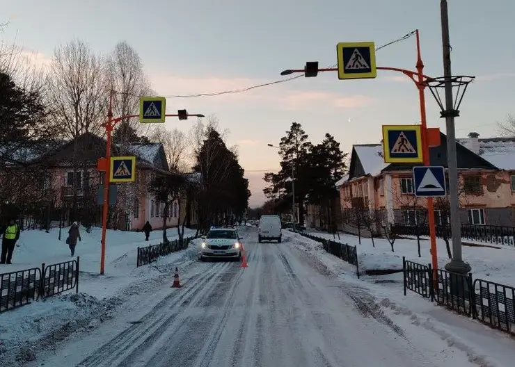 Мужчина сбил школьника на пешеходном переходе в Железногорске. Подростка госпитализировали