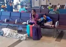 Застрявшие в красноярском аэропорту пассажиры рейса Air India не могут купить себе еду