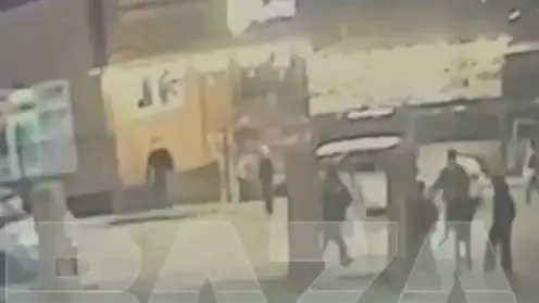 Во Владивостоке банда вооруженных школьников грабит кафе, требуя еду