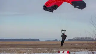 Зрелищное шоу парашютистов пройдет в «Омской крепости» 29 декабря