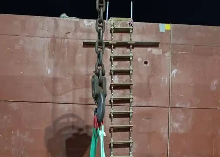 Докер погиб на грузовом судне в порту Приморья