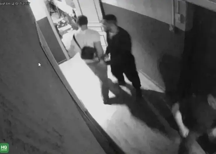 «Хотел понтануться»: посетители бара в Красноярске избили 16-летнего парня в туалете и отняли 400 тысяч рублей