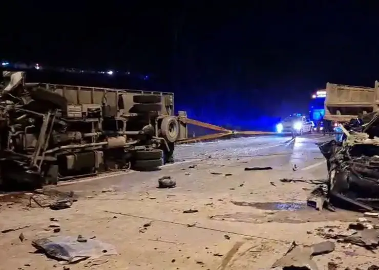 Три машины столкнулись на трассе в Приморье: несколько человек погибли