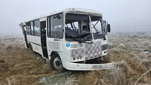 Камера зафиксировала роковой обгон автобуса на трассе в Шушенском районе