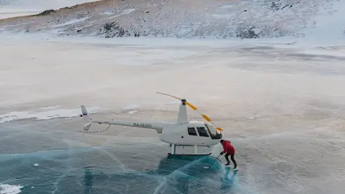 Частного пилота оштрафовали на 20 тысяч рублей в Горном Алтае за незаконную посадку вертолета на замерзший водоем