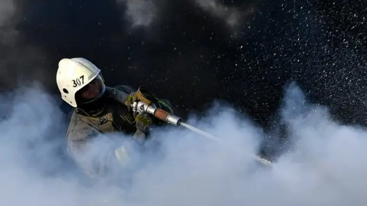 В Омске загорелся памятник войнам-автомобилистам 