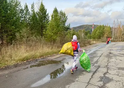 Волонтеры Эн+ собрали 300 кг мусора во время пробежки в Дивногорске