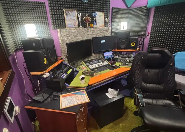 В Норильске педофил пригласил мальчика домой и заставил себя изнасиловать