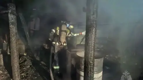 В Красноярском крае за сутки сгорели дом, постройки и машина: есть пострадавшие