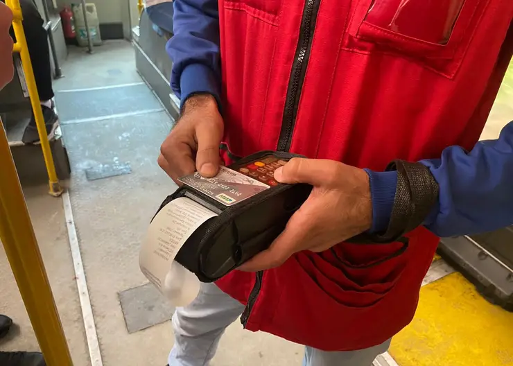 В красноярской маршрутке пассажир распылил перцовый баллончик в лицо женщине-кондуктору